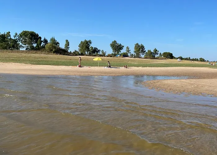 Monte Na Barragem De Montargil Com Piscina